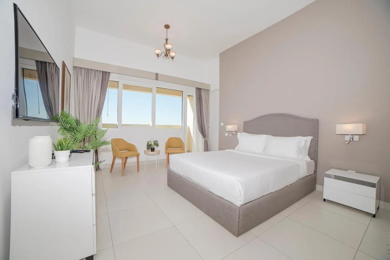 Apartment Fantastay Windsor Residence Luxury Studio W Balcony, Pool, Gym, Wifi, Sauna